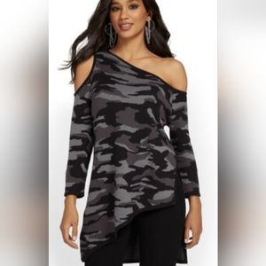 Cold shoulder asymmetrical tunic sweater NWOT